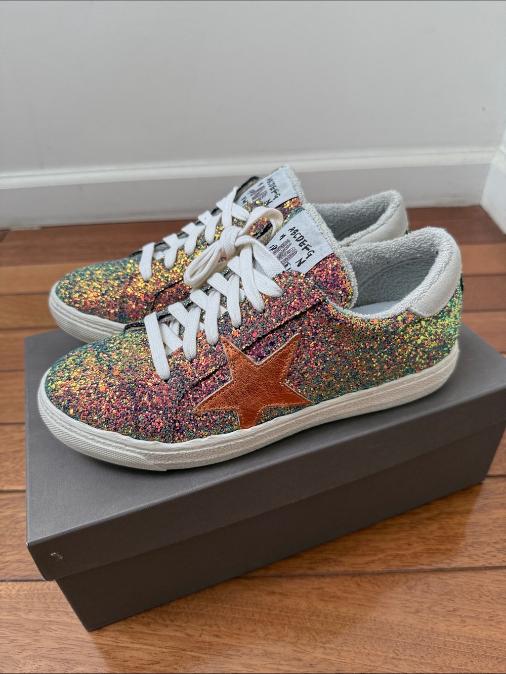 NIB Meline Irridescent Glitter Star Lace-Up Sneakers 37/6.5